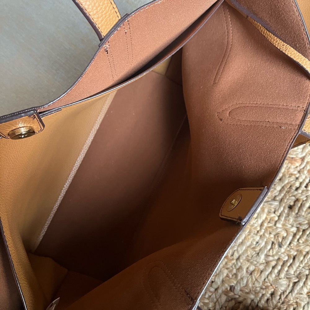 Tutilo New York Tan Faux Leather Tote Bag with Gold Accents.Brand New/Never Used - Picture 5 of 12